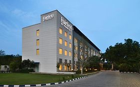 Holiday Inn Express Chennai Mahindra World City 4*